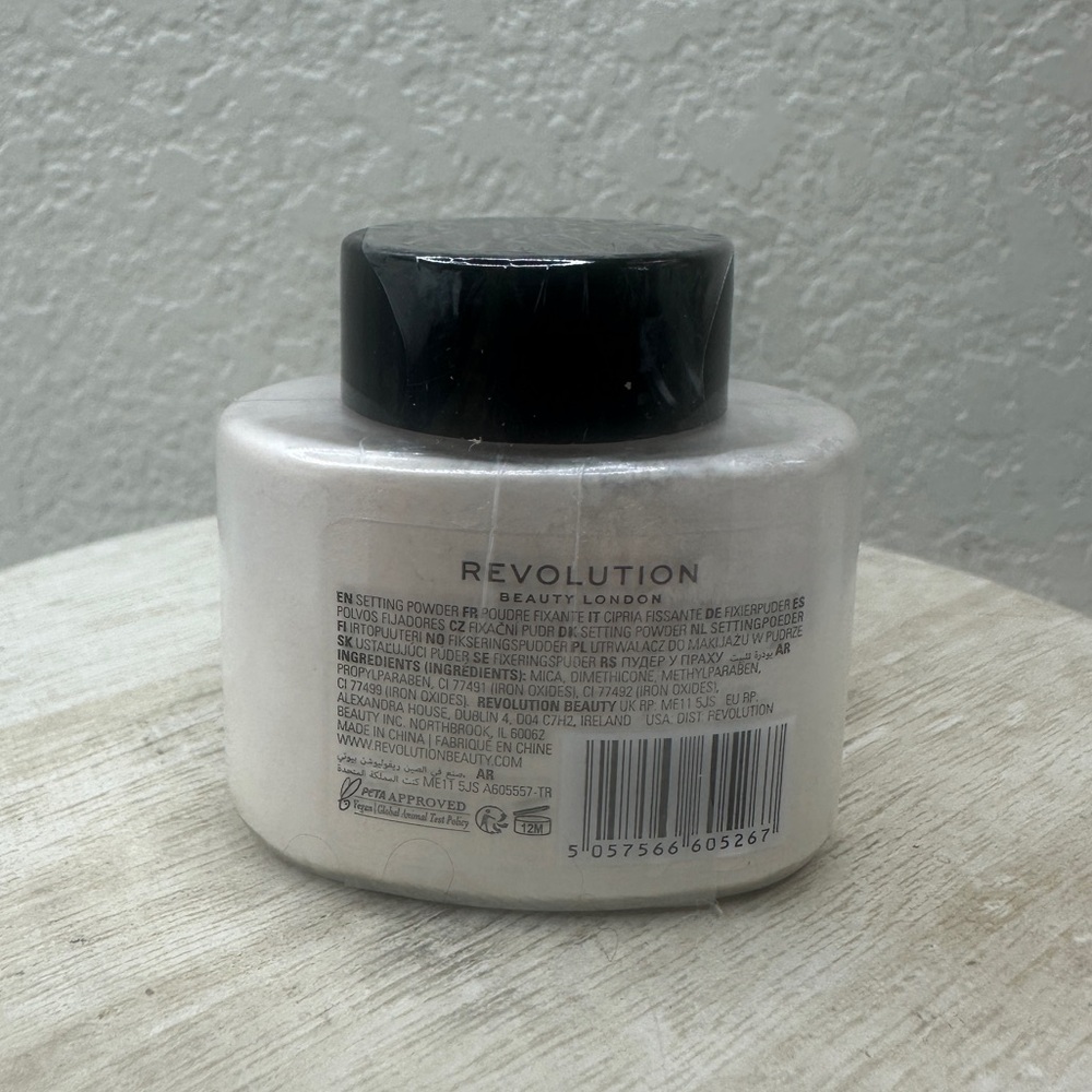 $4 🌙 Makeup‎ Revolution Translucent Loose Baking Powder - Picture 3 of 3